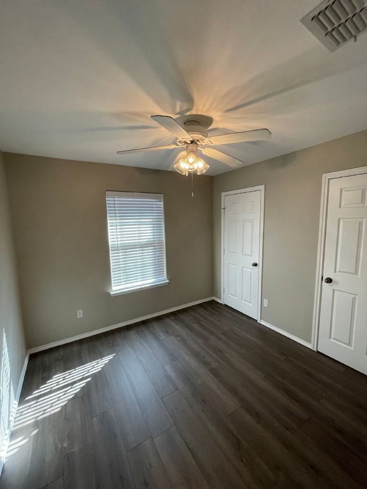 1903 99th Pl - Photo 7 of 10