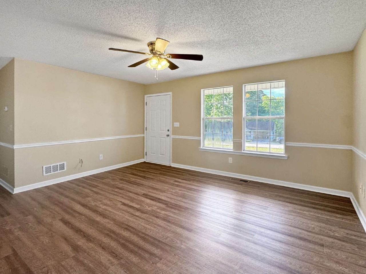 4012 Sutton Rd - Photo 4 of 9