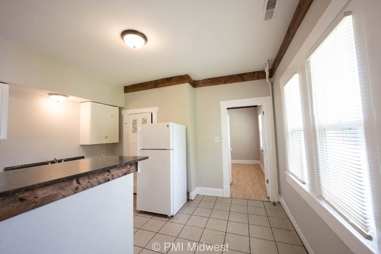 521 N Gladstone Ave #B - Photo 3 of 14