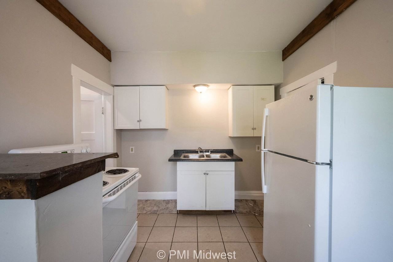 521 N Gladstone Ave #B - Photo 4 of 14