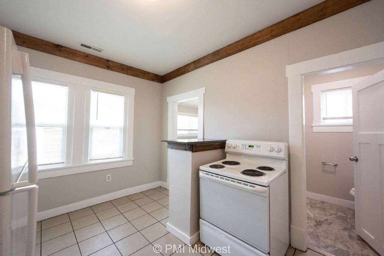 521 N Gladstone Ave #B - Photo 5 of 14