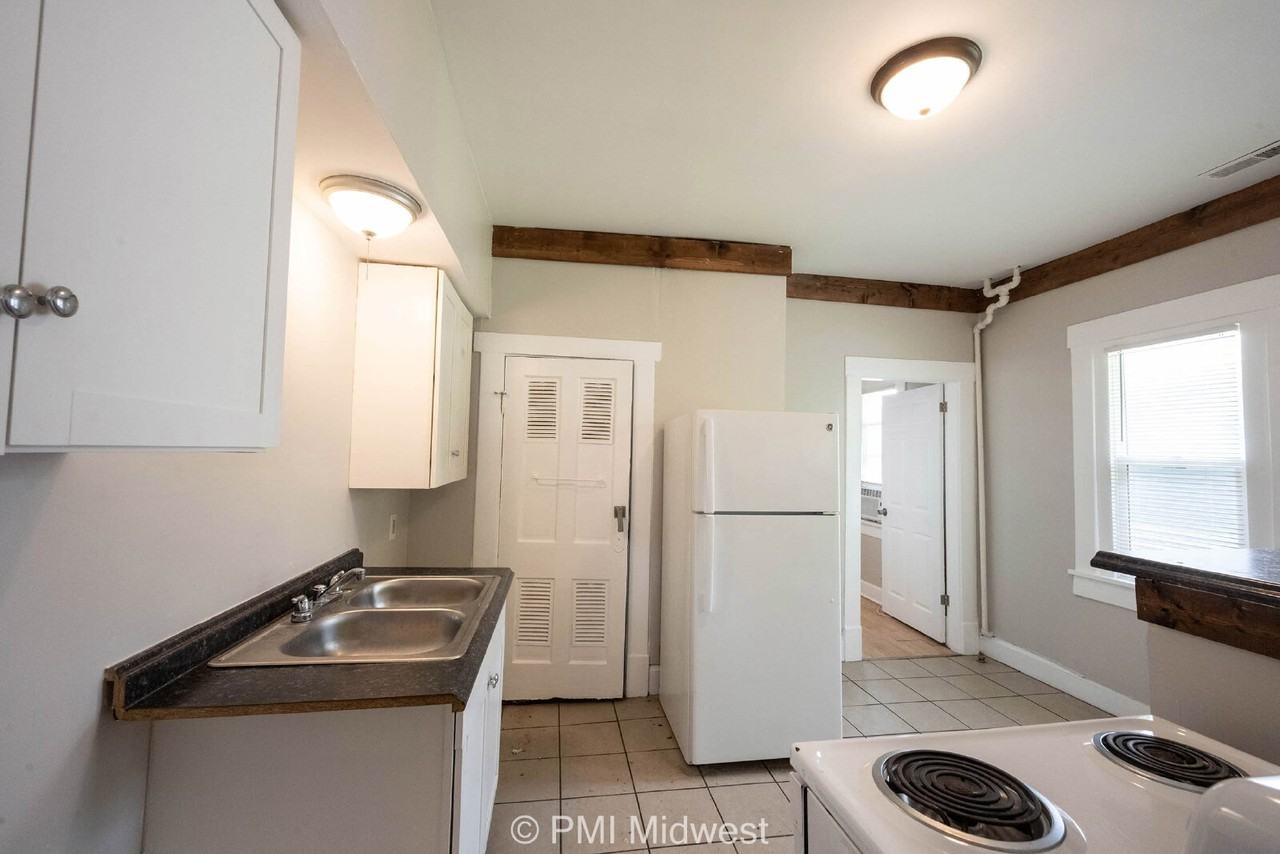521 N Gladstone Ave #B - Photo 6 of 14
