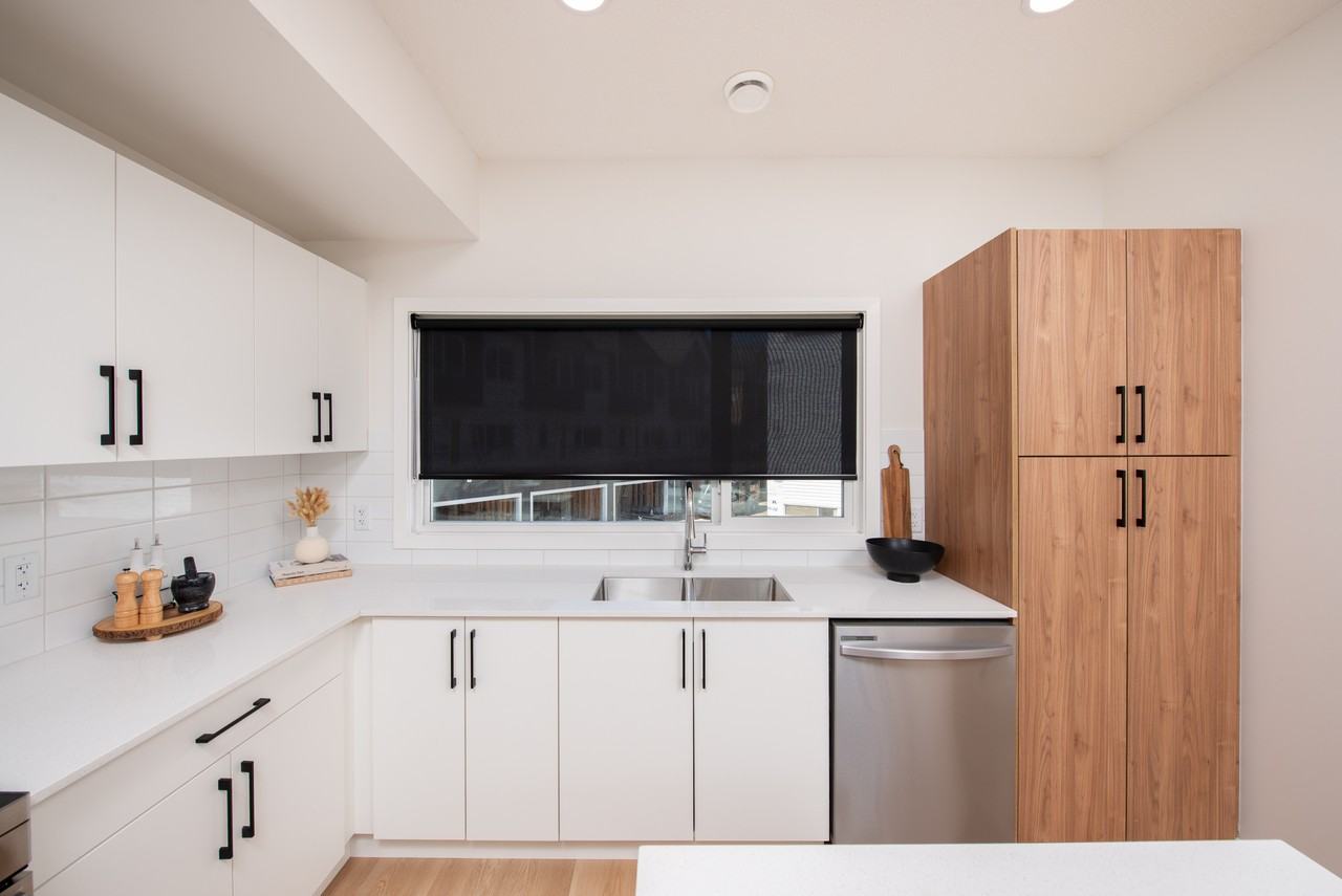 Granville West - Photo 7 of 49
