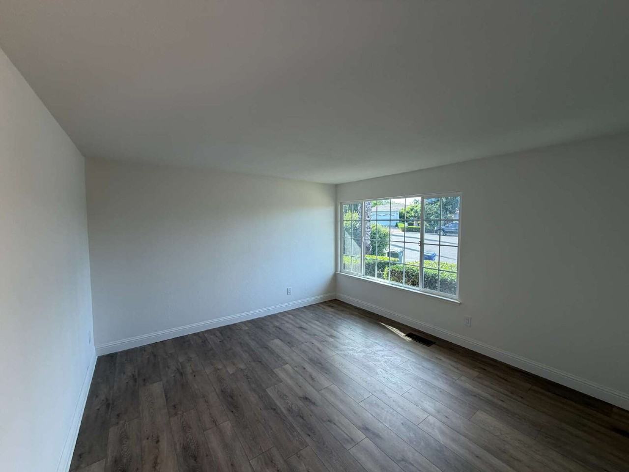 1089 Honey Ct - Photo 3 of 16