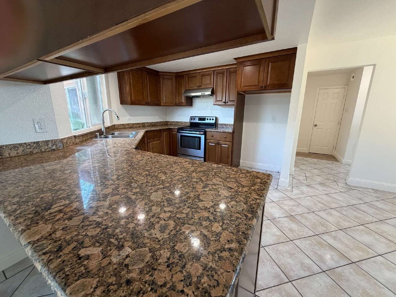 1089 Honey Ct - Photo 4 of 16