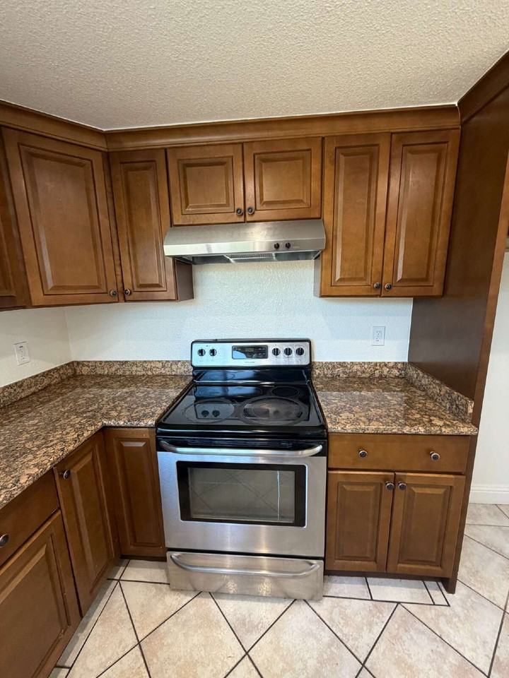 1089 Honey Ct - Photo 5 of 16