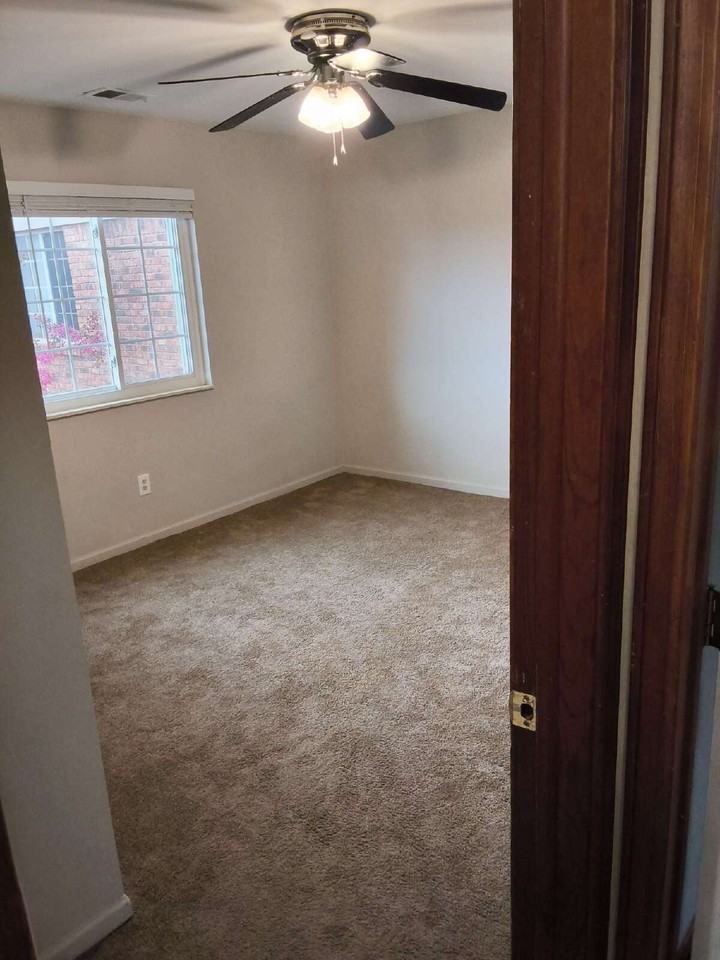 30512 Oakridge Manor Dr - Photo 7 of 9