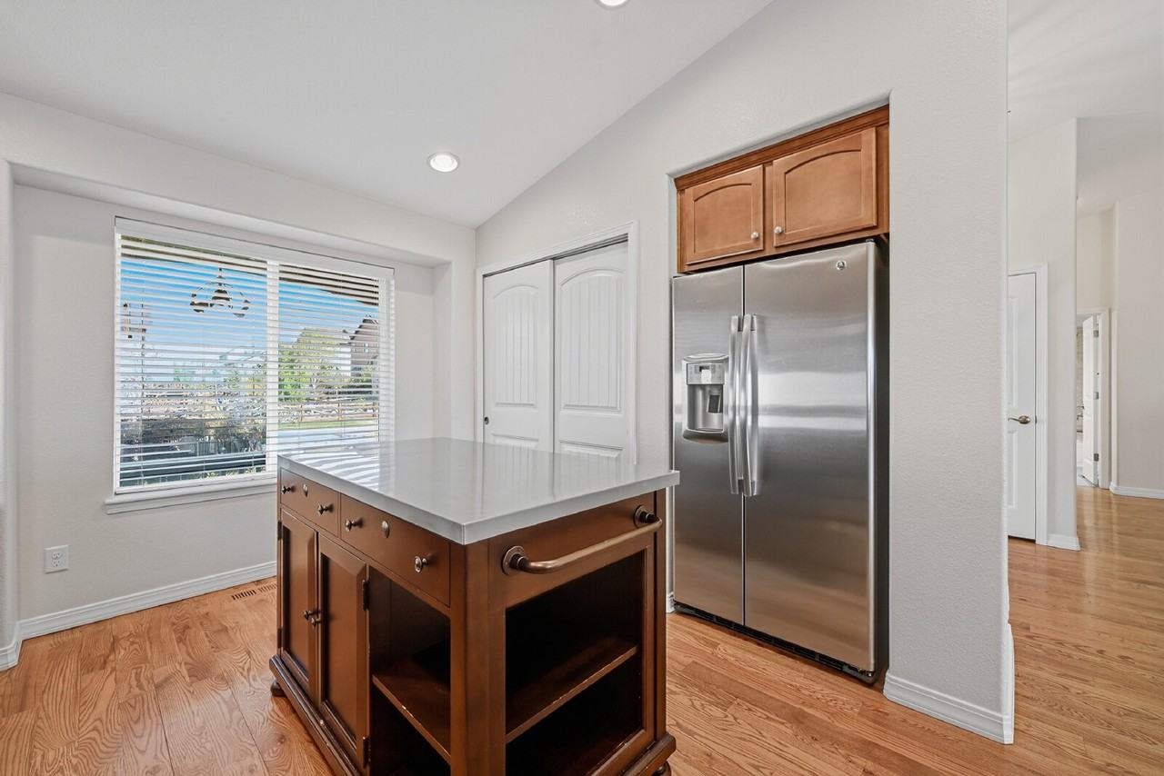 8745 Meadow Tree Trl - Photo 4 of 45
