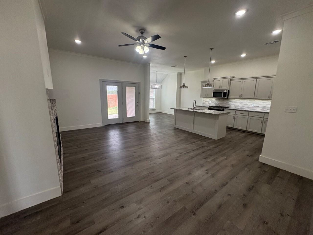 405 Ranger St - Photo 2 of 15