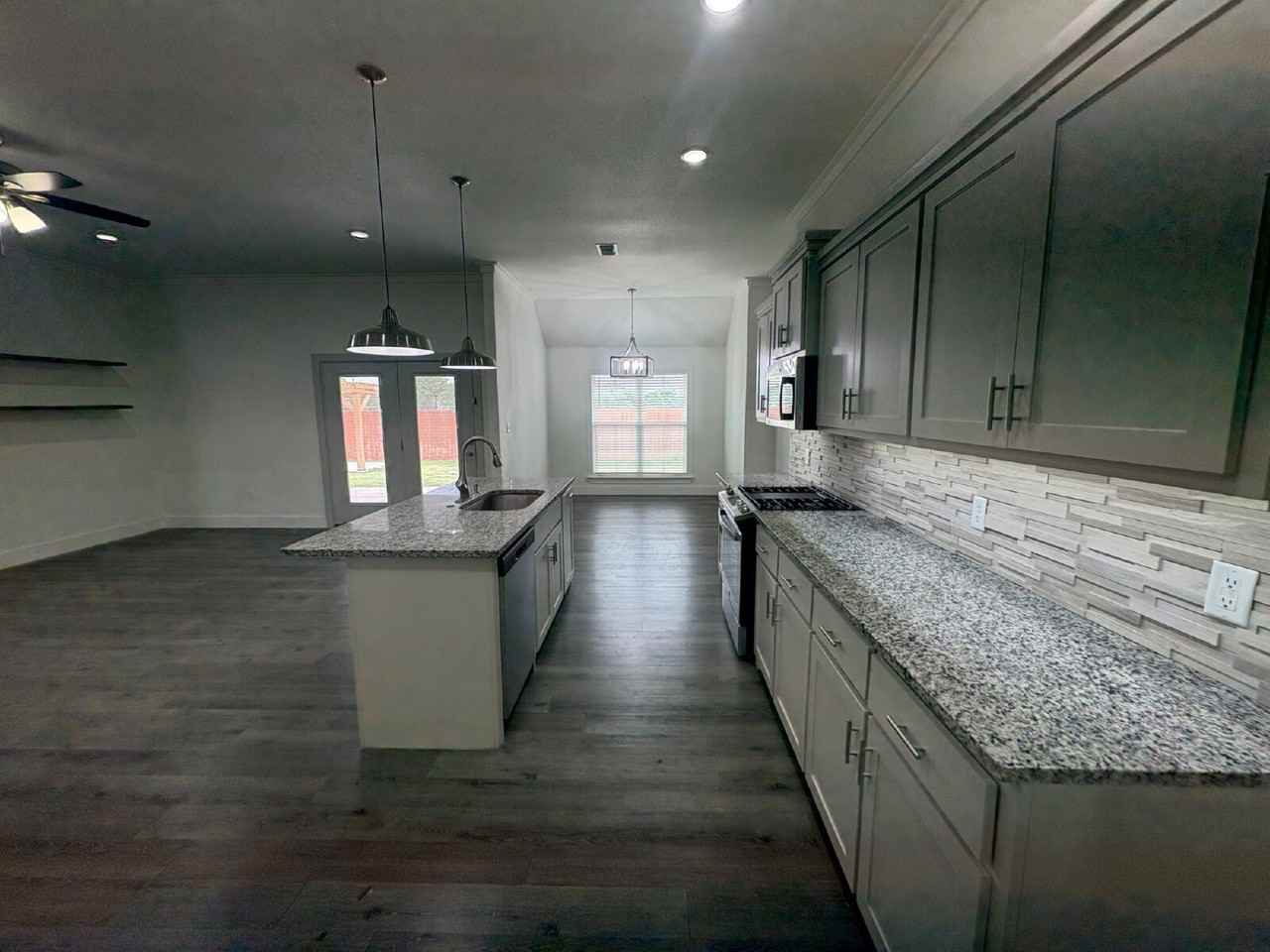 405 Ranger St - Photo 3 of 15