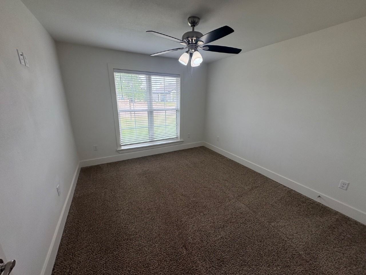 405 Ranger St - Photo 5 of 15