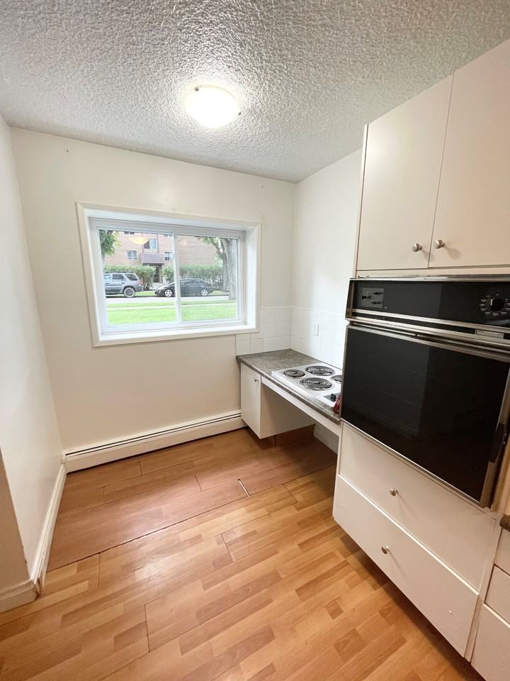 St. Charles Apartments - Photo 4 of 9