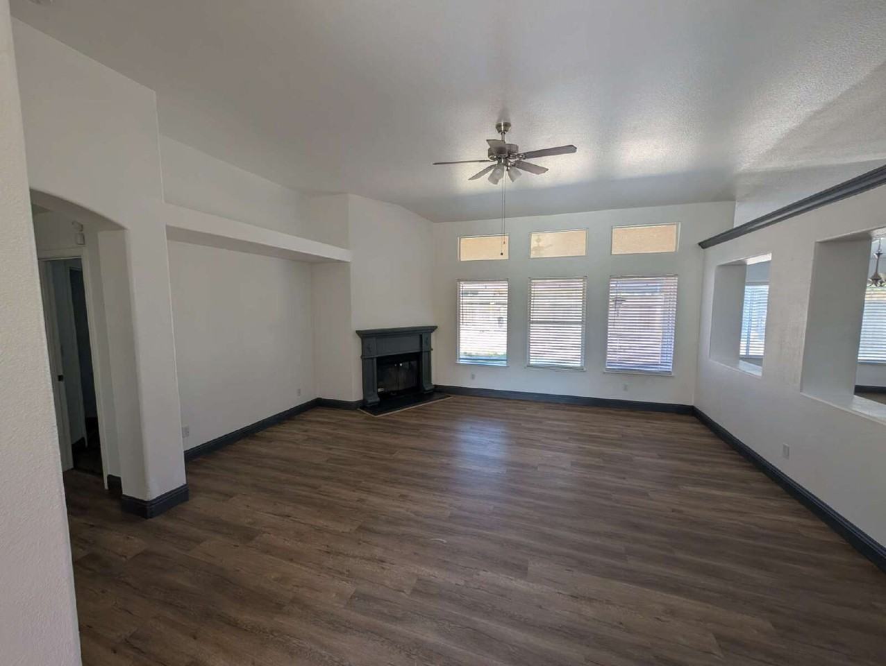 7674 N Barcus Ave - Photo 4 of 14