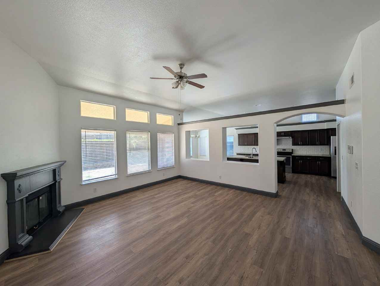 7674 N Barcus Ave - Photo 5 of 14