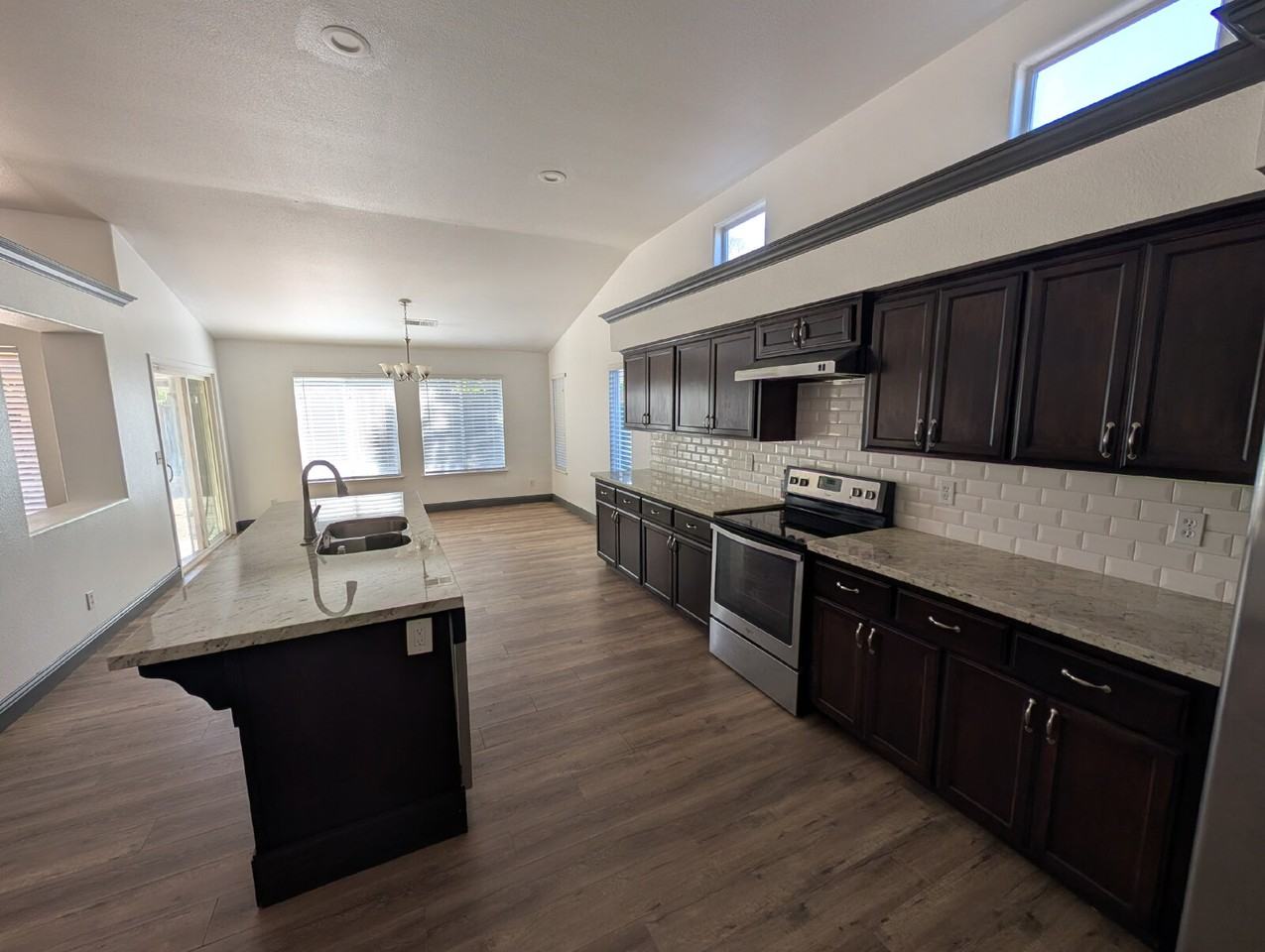 7674 N Barcus Ave - Photo 7 of 14
