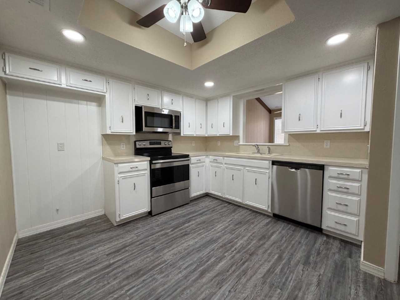 7008 Utica Ave #B - Photo 5 of 14