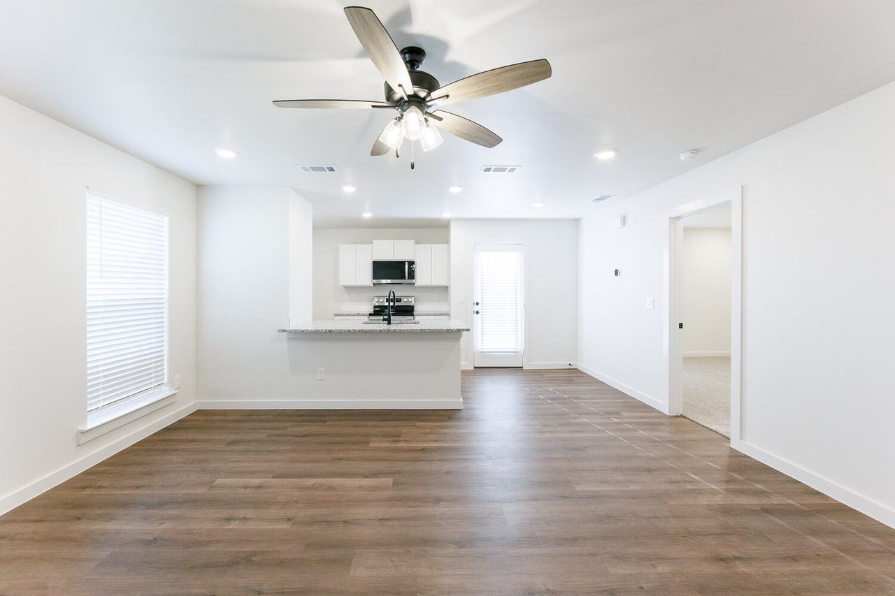 6303 Volney Ave - Photo 4 of 23