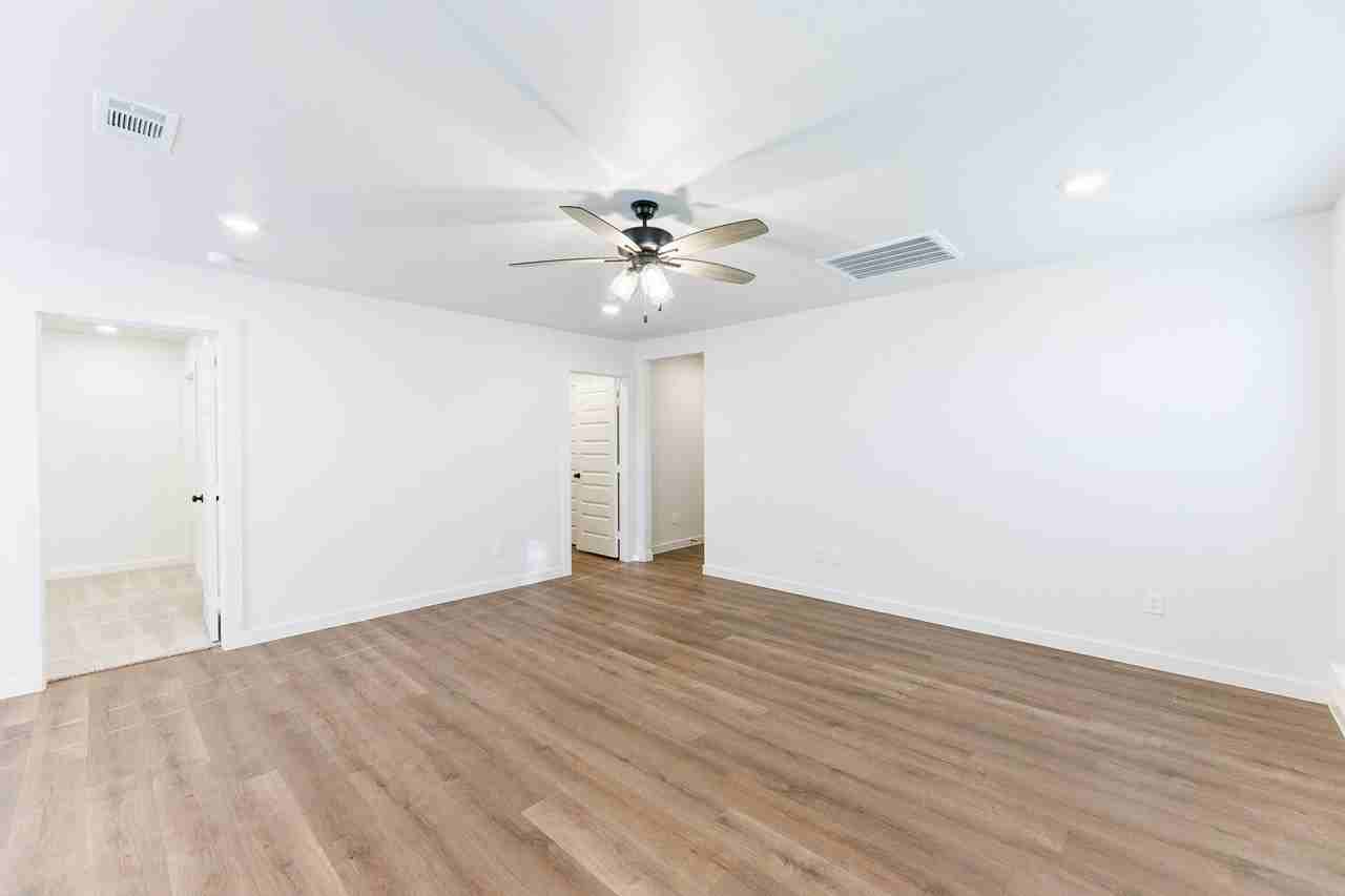 6303 Volney Ave - Photo 5 of 23