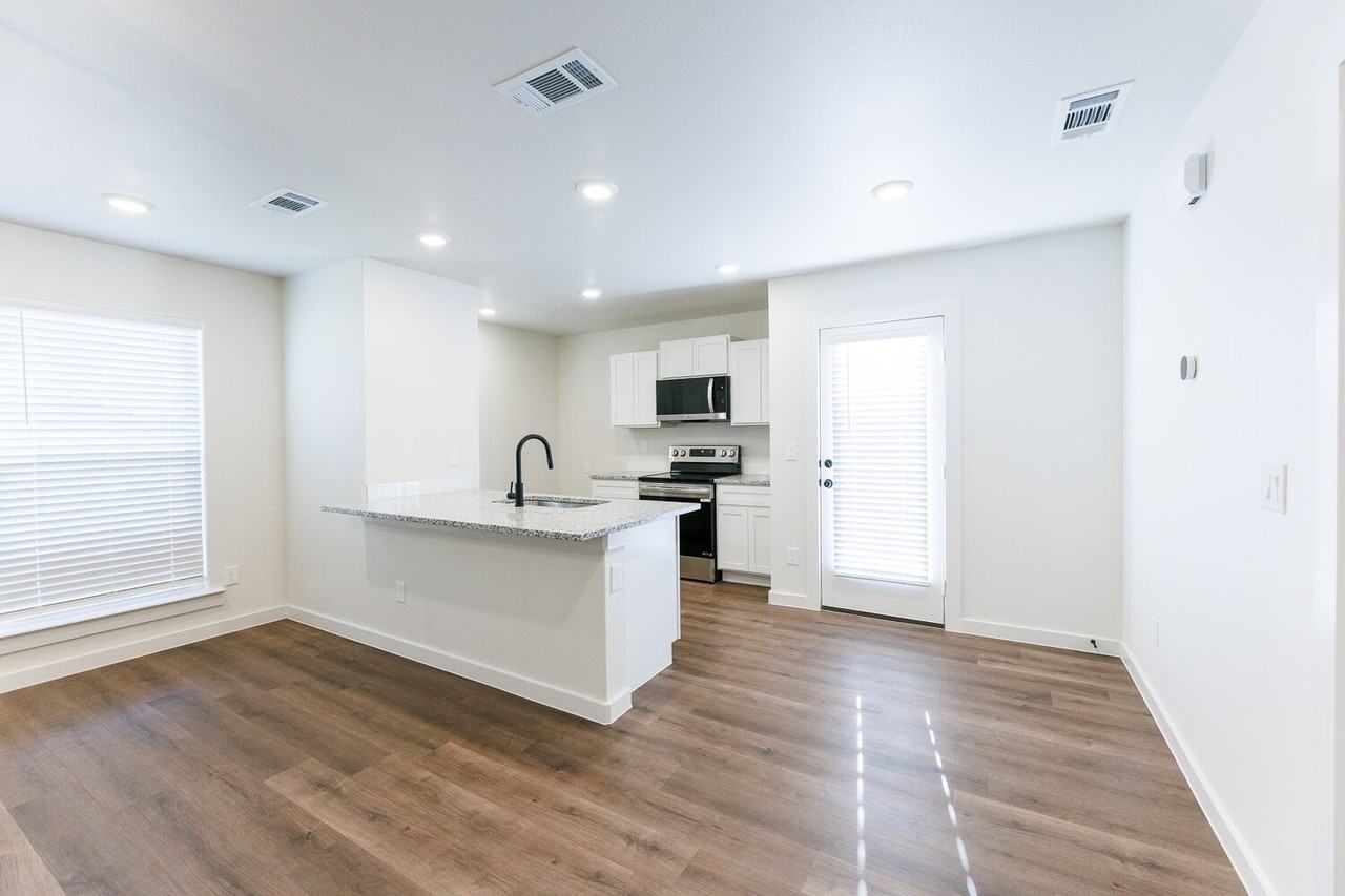 6303 Volney Ave - Photo 6 of 23