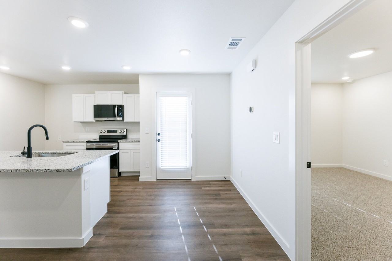 6303 Volney Ave - Photo 7 of 23