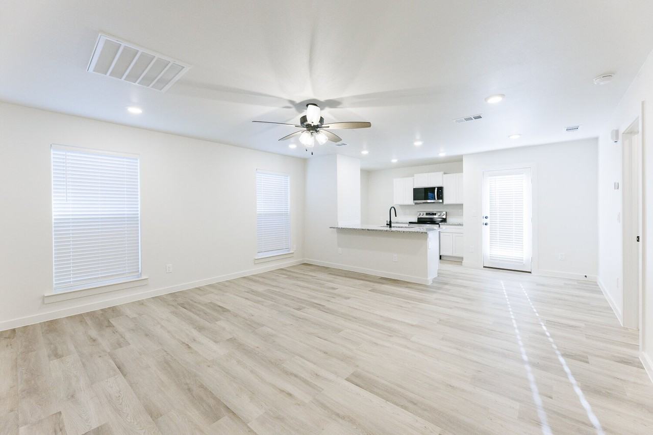 6313 Volney Ave - Photo 3 of 24