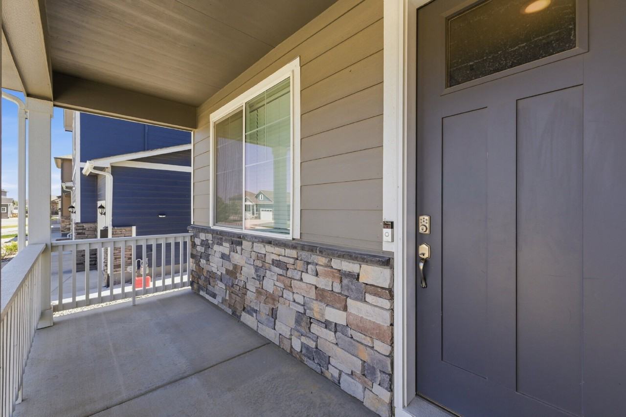 45838 Red Tail Dr - Photo 3 of 33