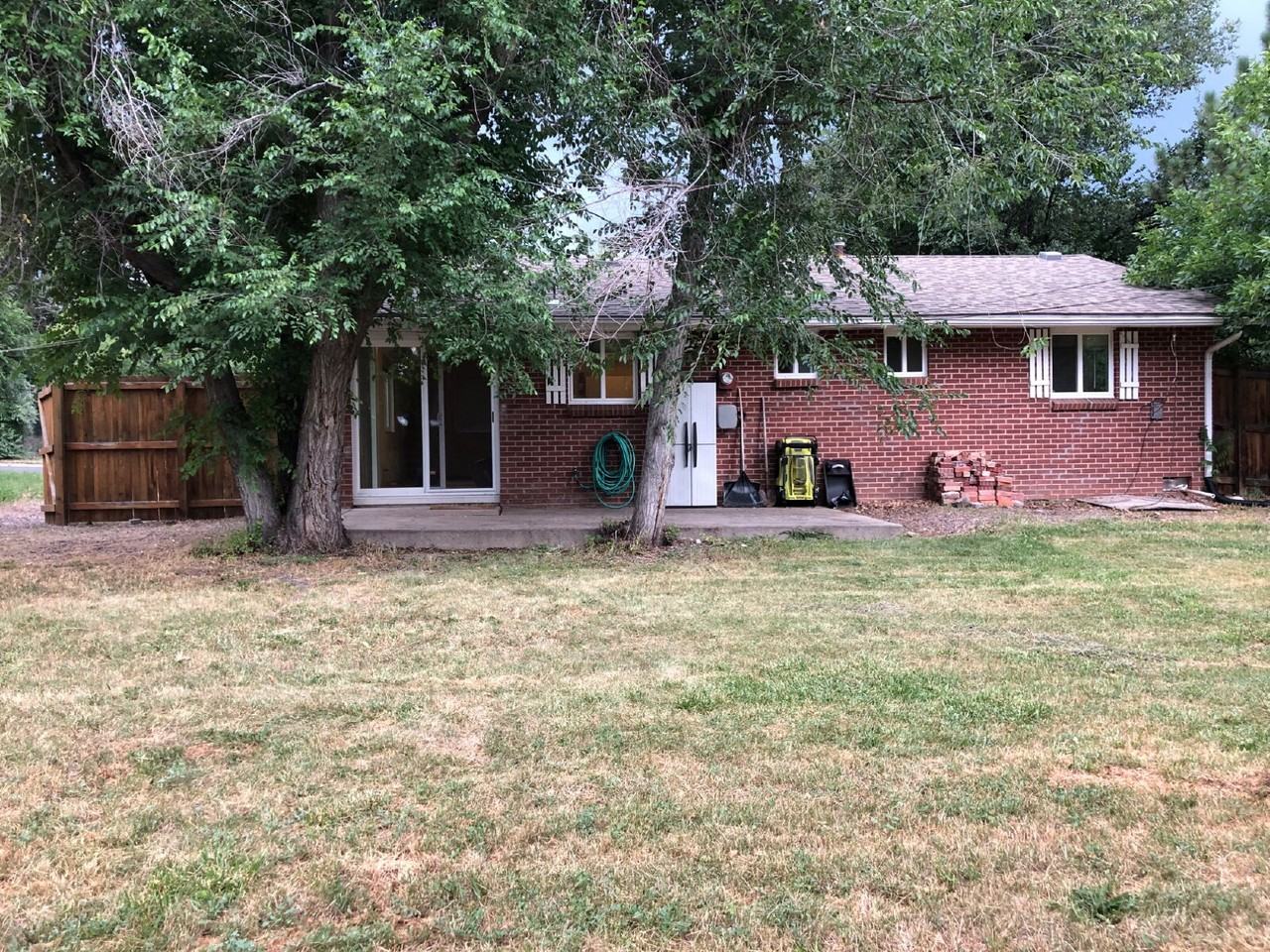 940 34th St - Photo 2 of 9