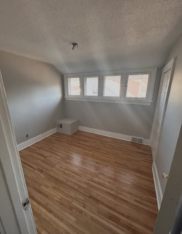 919 26th Ave Se - Photo 6 of 15