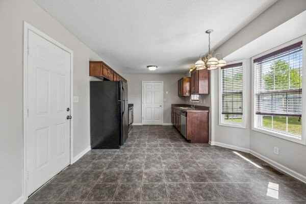 254 Senator Dr - Photo 6 of 23