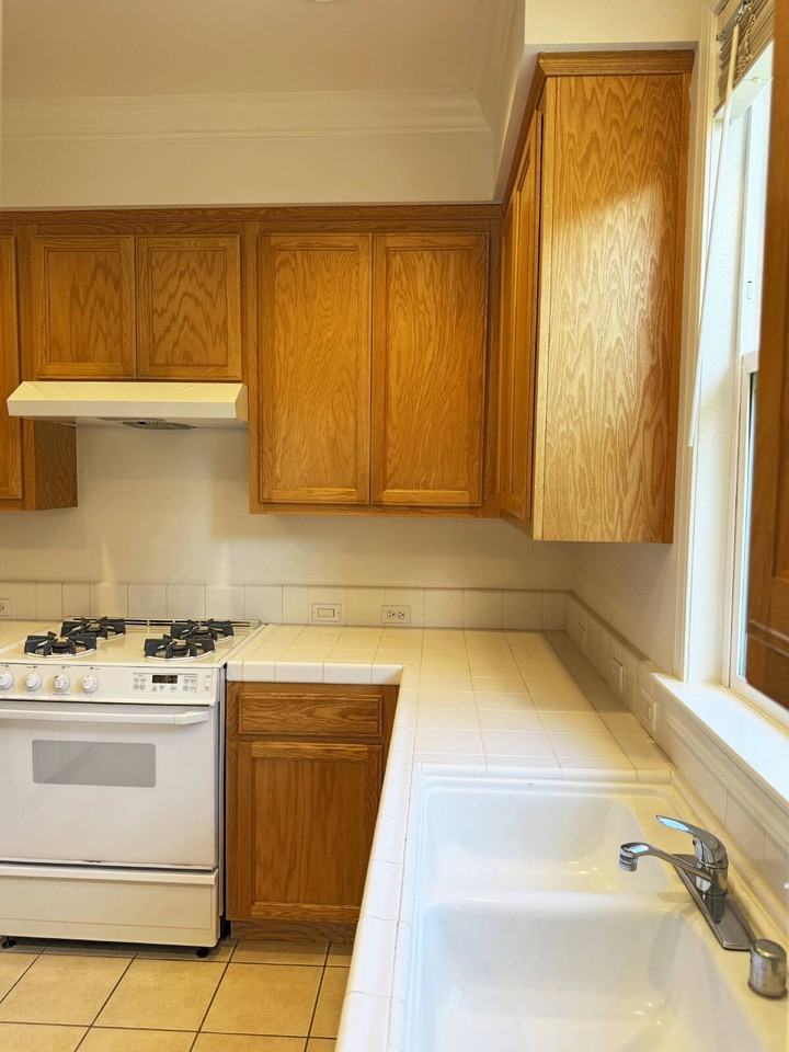 745 E Napa St - Photo 3 of 28