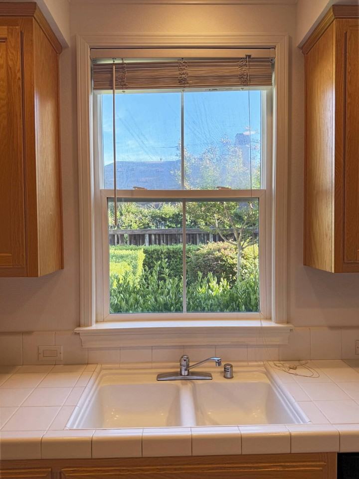 745 E Napa St - Photo 5 of 28