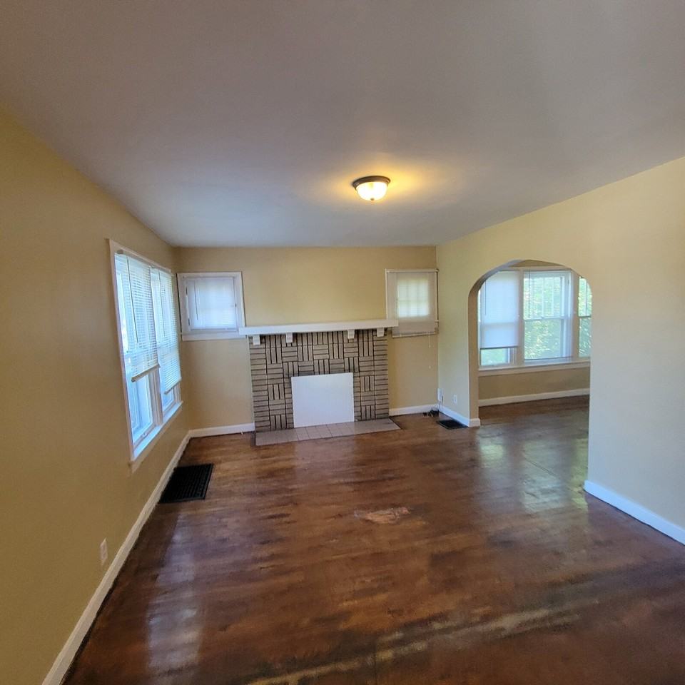 1421 N Berwick Ave - Photo 3 of 7