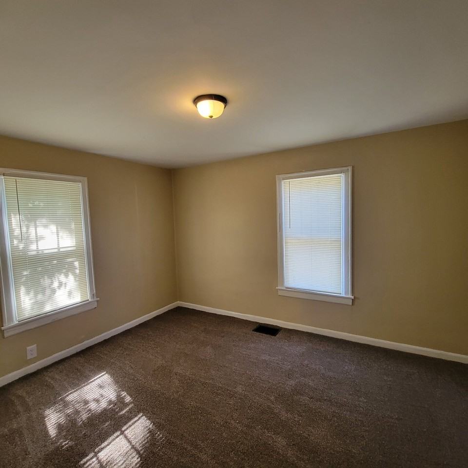 1421 N Berwick Ave - Photo 4 of 7
