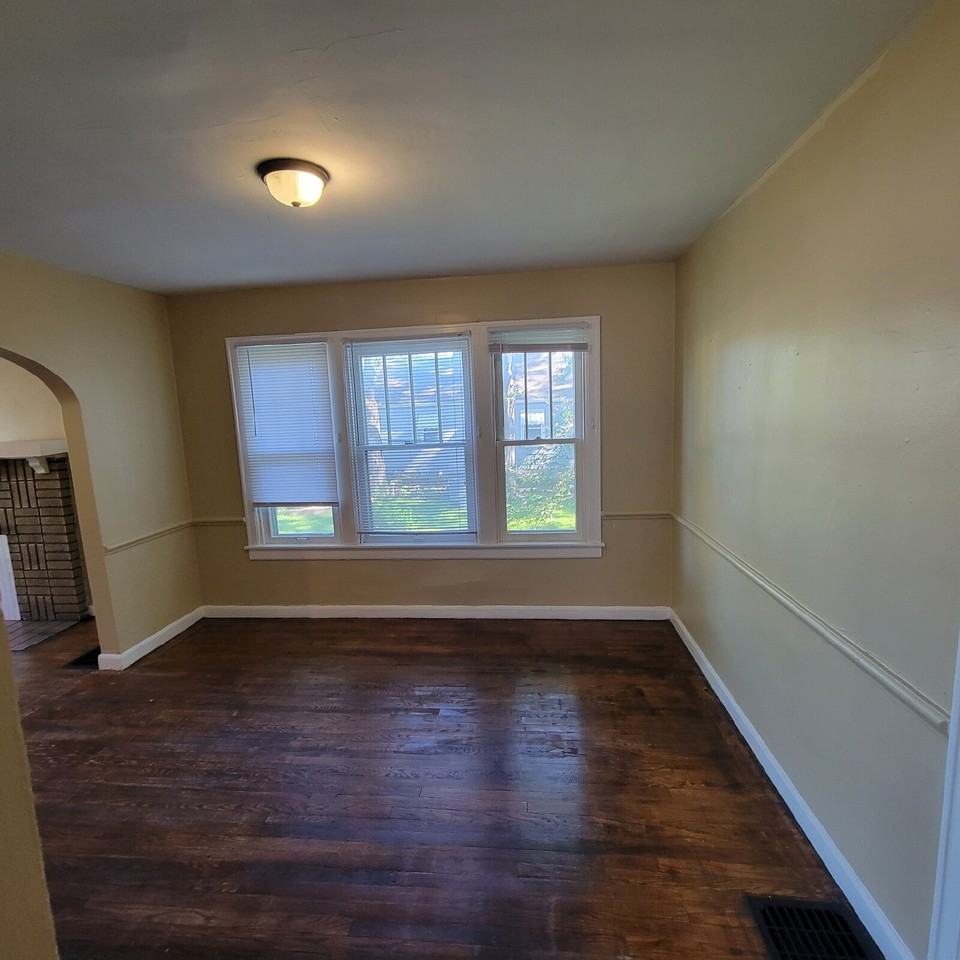 1421 N Berwick Ave - Photo 5 of 7
