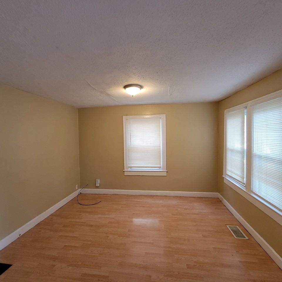 1353 N Olney St - Photo 2 of 8