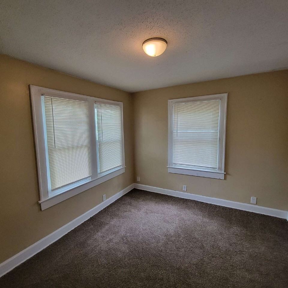 1353 N Olney St - Photo 3 of 8