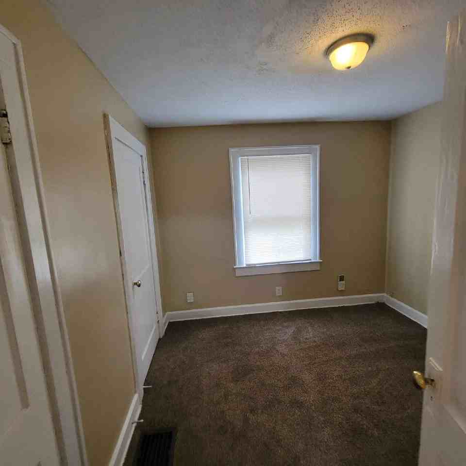 1353 N Olney St - Photo 5 of 8