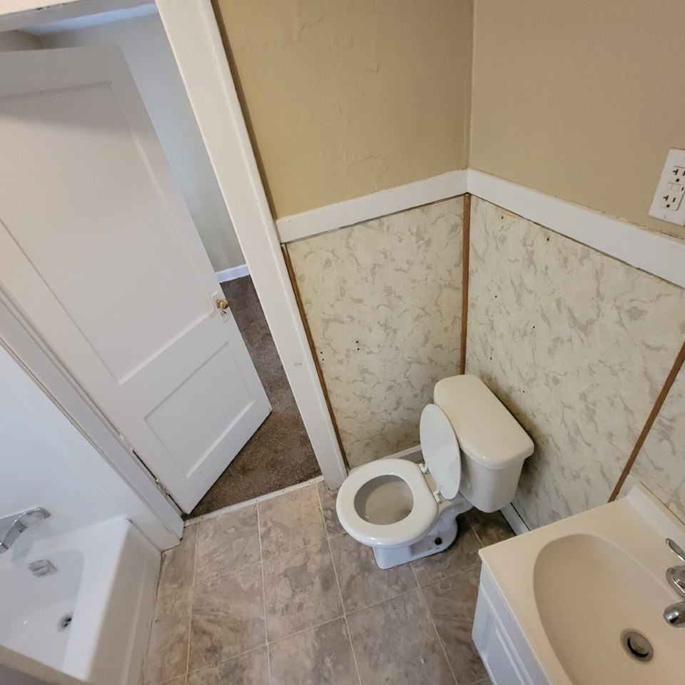 1353 N Olney St - Photo 6 of 8