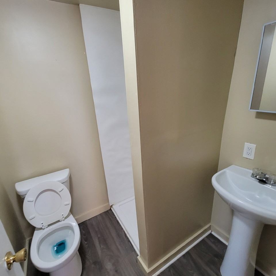 338 N Chester Ave - Photo 4 of 7