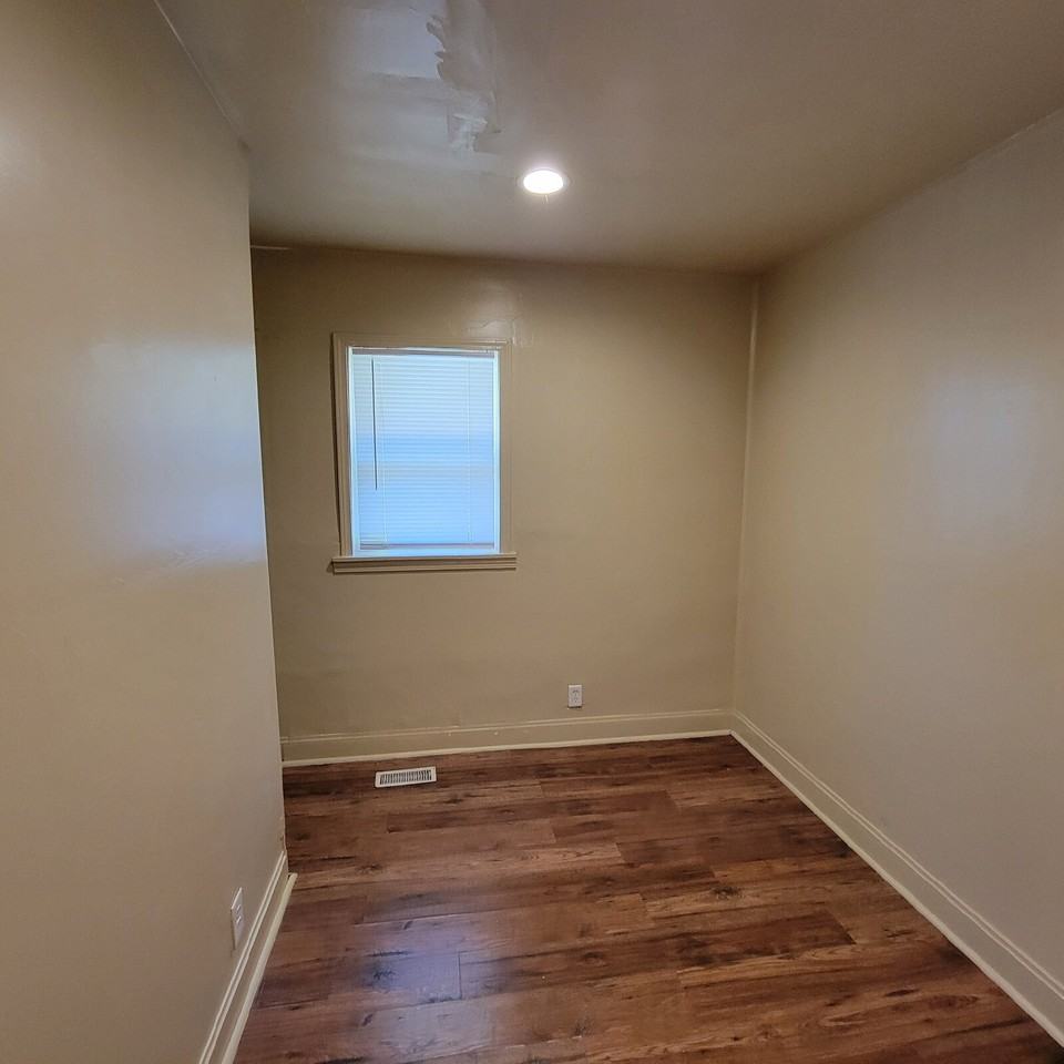 338 N Chester Ave - Photo 7 of 7