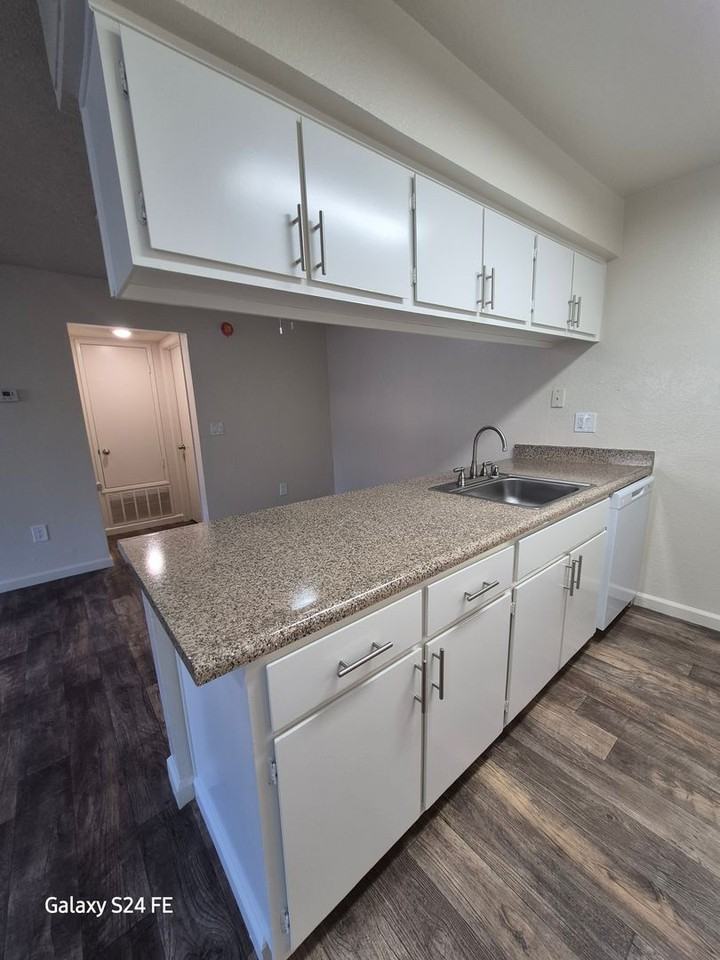 Foxworth Apartments - Photo 2 of 12