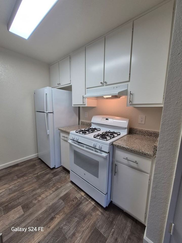 Foxworth Apartments - Photo 3 of 12