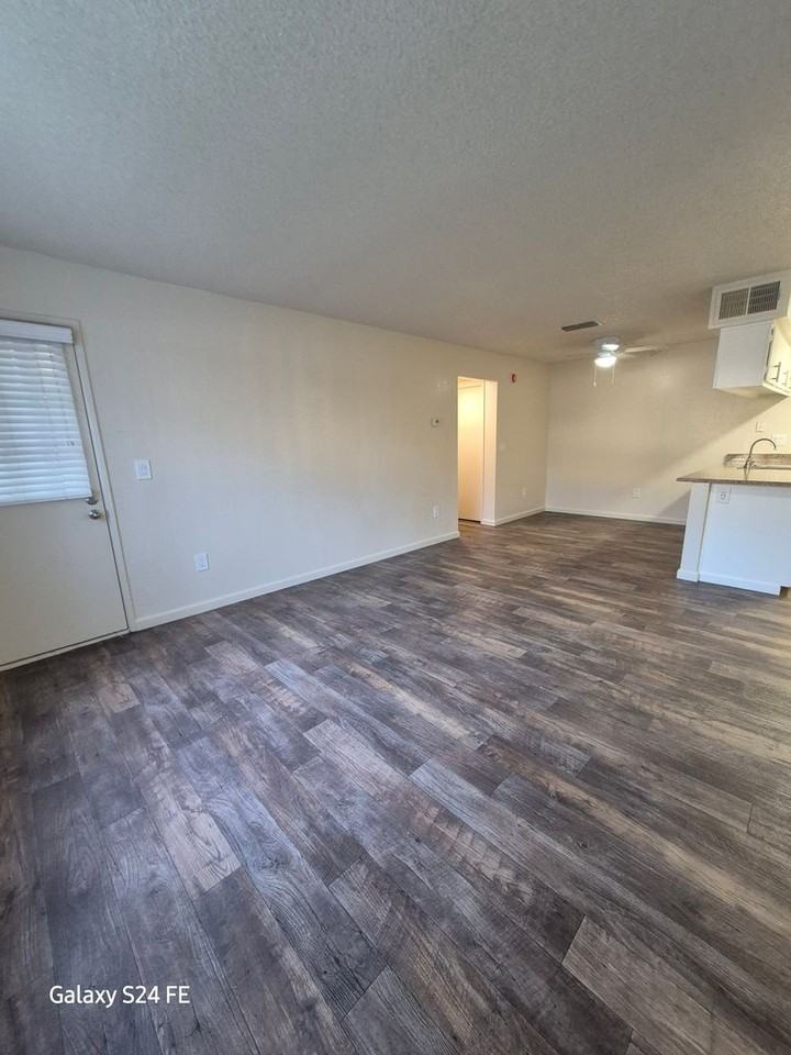 Foxworth Apartments - Photo 4 of 12
