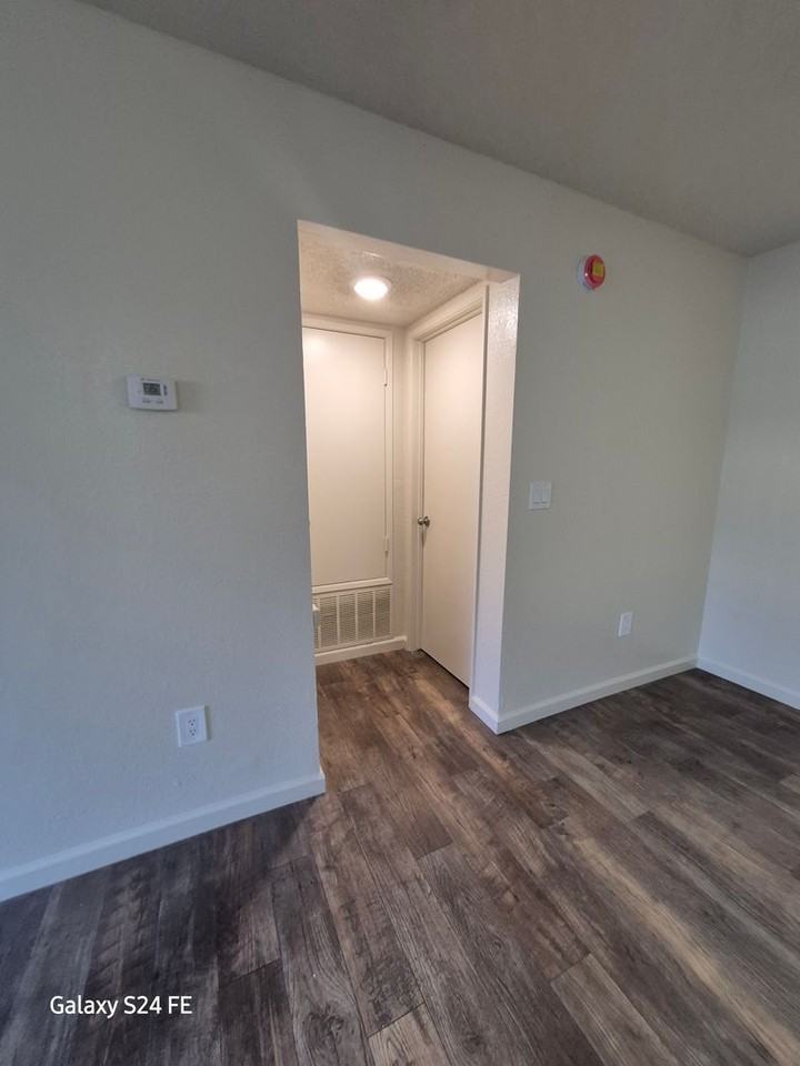 Foxworth Apartments - Photo 7 of 12
