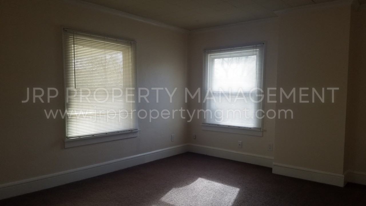 412 N West Ave #2 - Photo 4 of 18