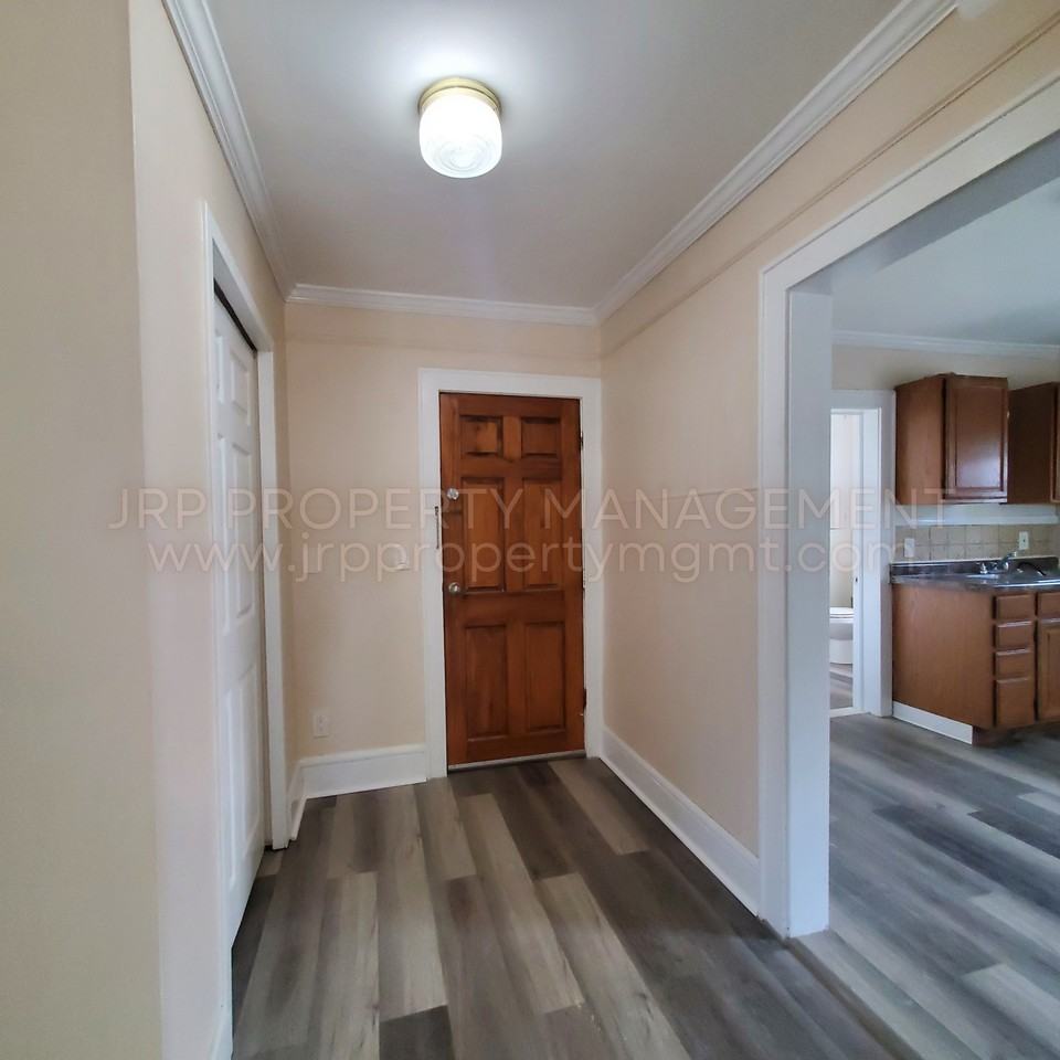 412 N West Ave #2 - Photo 3 of 18