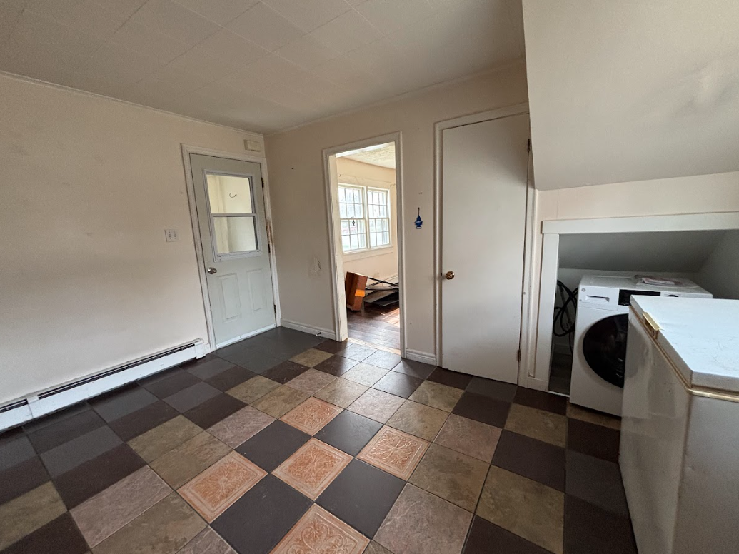 75 Douglas Ave - Photo 3 of 10