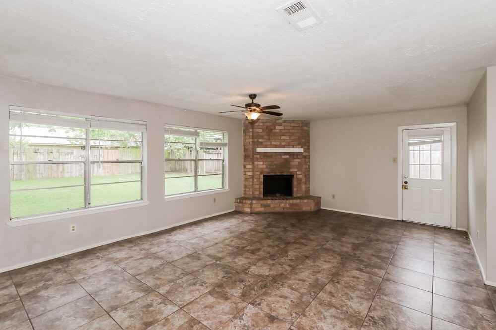 11923 Yeatmah Ln - Photo 6 of 17