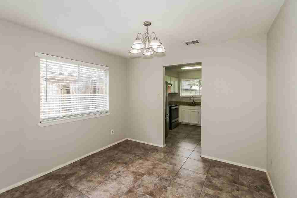 11923 Yeatmah Ln - Photo 7 of 17