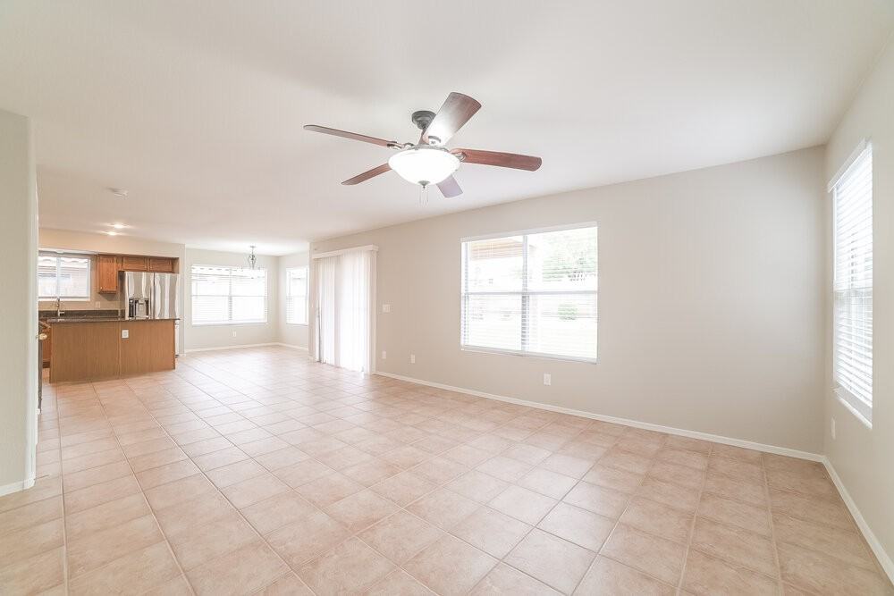 19251 N 79th Dr - Photo 4 of 17
